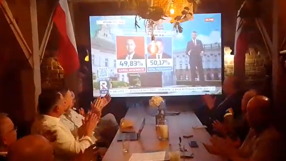 Wierzą, że prezydentem zostanie Karol Nawrocki. Wieczór wyborczy PiS w Toruniu [wideo]